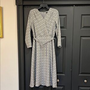 Ann Taylor Gray Floral  Long Sleeve Dress